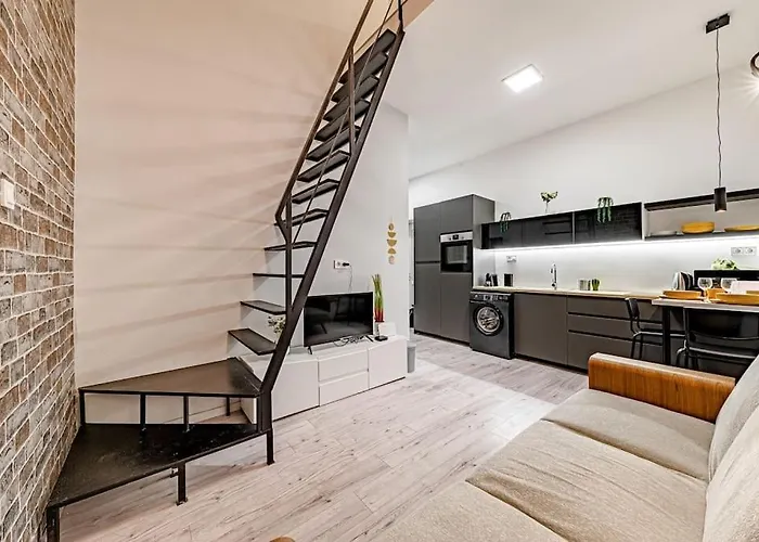 Chic Loft Bp: Industrial Gem
