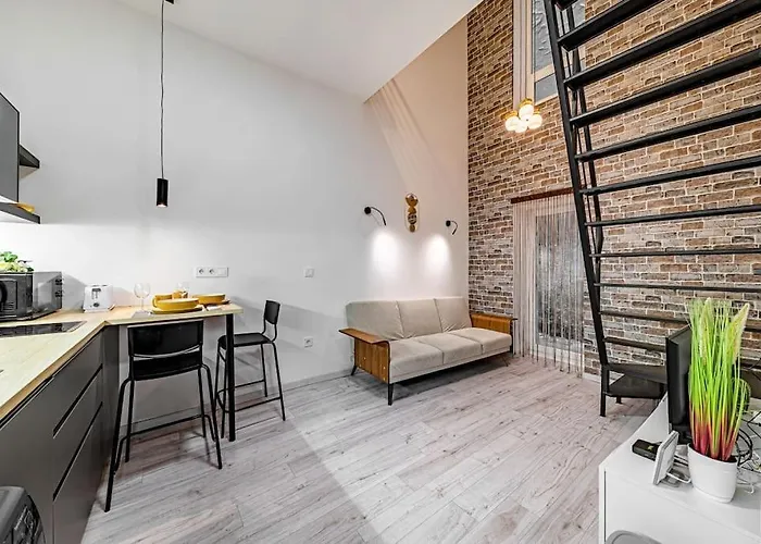 Chic Loft Bp: Industrial Gem