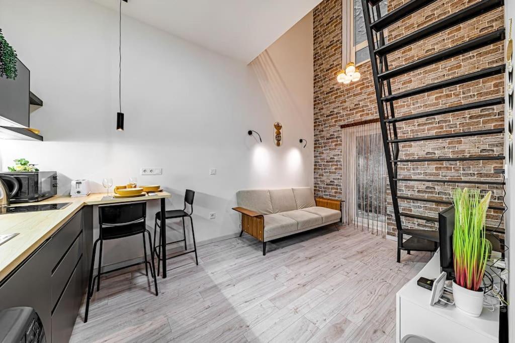 Chic Loft Bp: Industrial Gem Budapest