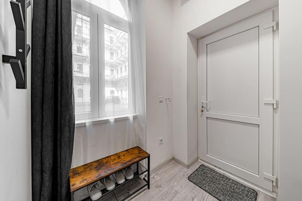 Chic Loft Bp: Industrial Gem Apartament
