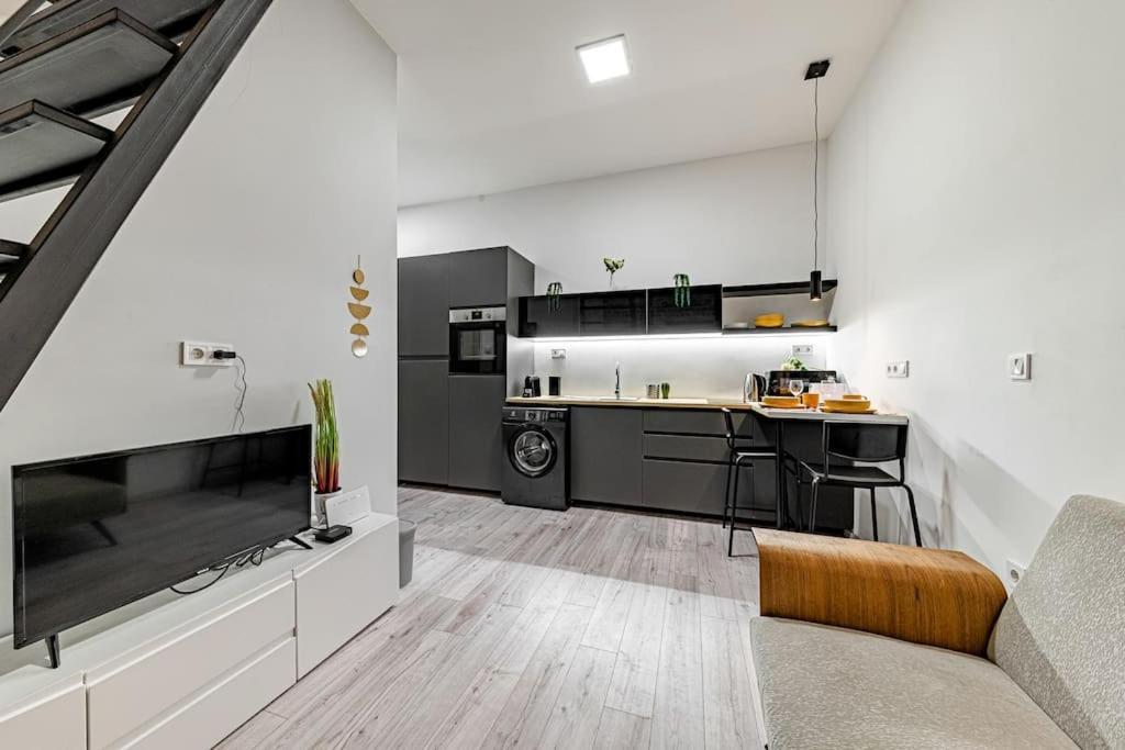 Apartment Chic Loft Bp: Industrial Gem *