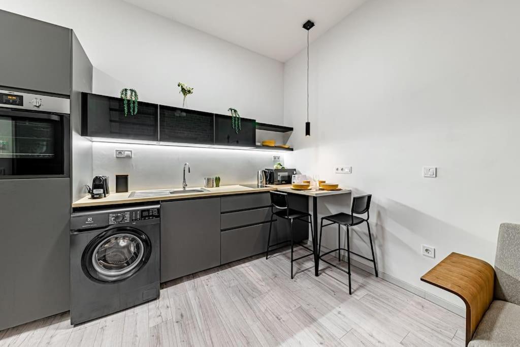 Apartament Chic Loft Bp: Industrial Gem *