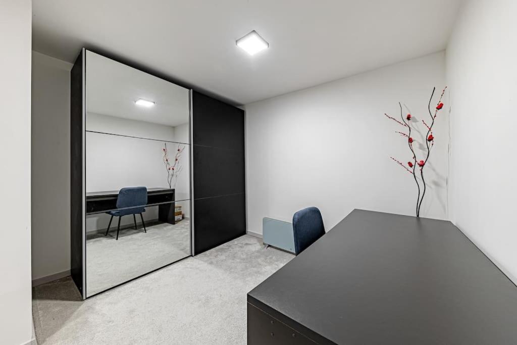 Chic Loft Bp: Industrial Gem Apartament *